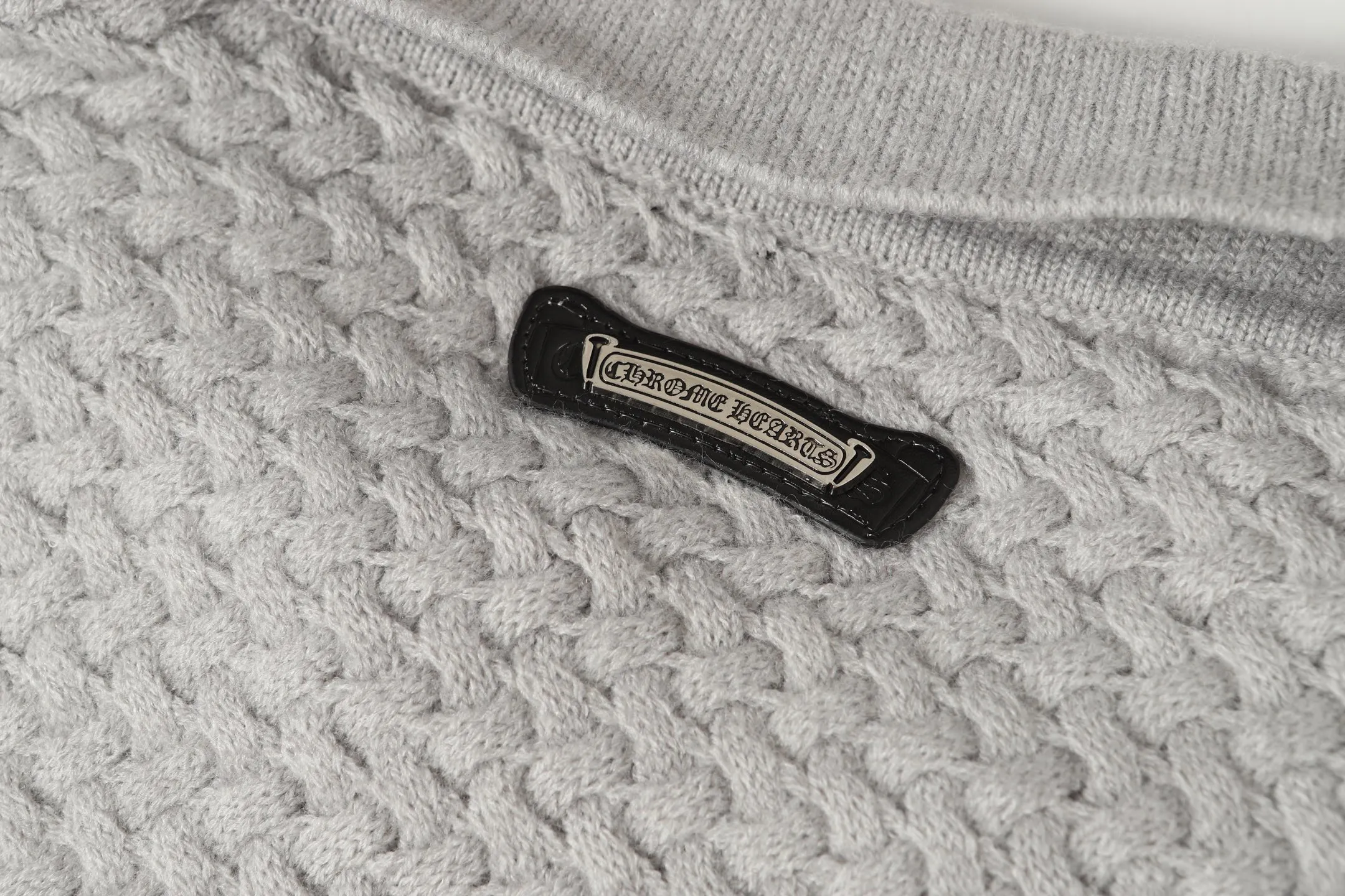 P300 #M904 - Chrome Hearts/Chrome Hearts Heavy Industry Sanskrit appliquéd embroidered cardigan knitted sweater - High weight, high density and high quality. The wool is soft, delicate and skin-friendly. It feels soft and silky. It has excellent warmth and skin-friendly properties. - Customized weaving and dyeing, no color difference. No matter the fabric or workmanship details, it is the ordinary version on the market. - Hardware zipper accessories are all customized, full of details -Colour: light gray black -Size: S M L XL